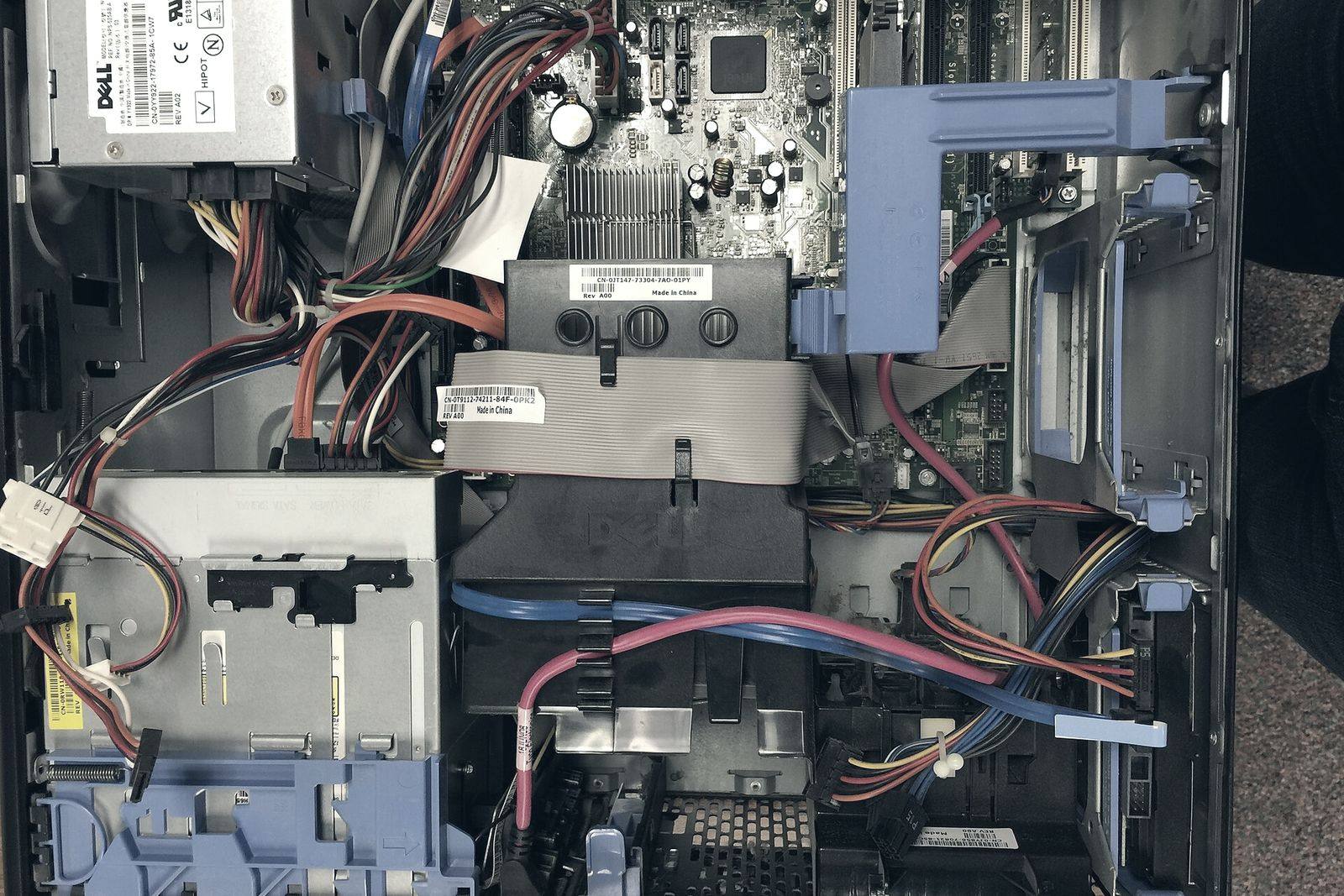 Server internals showing boards, cabling and cooling